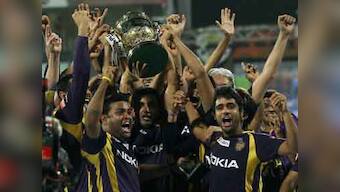 Fans give KKR players a rousing welcome in Kolkata
