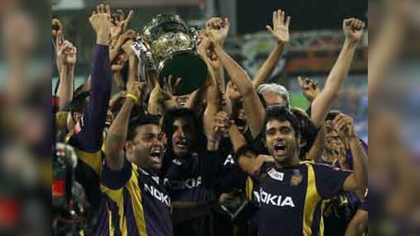 Fans give KKR players a rousing welcome in Kolkata