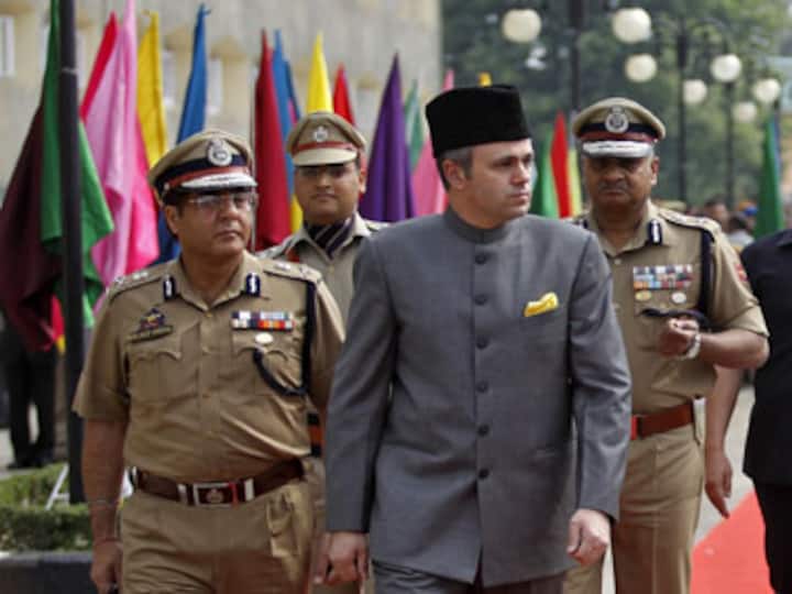 Azad rules out change of CM, says Omar to stay on