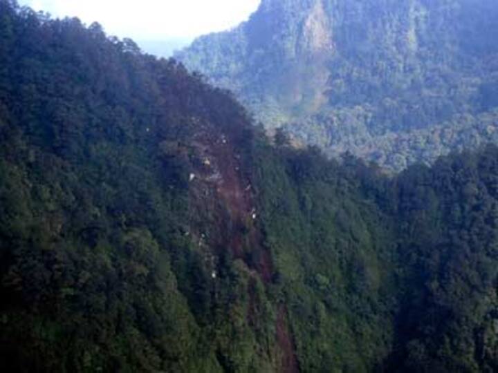 Climbers try to reach jet's black box in Indonesia 