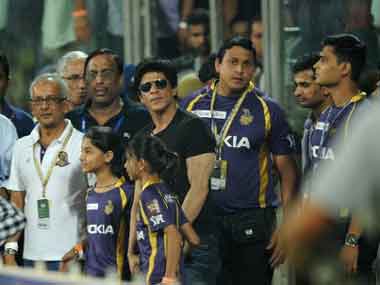 Bollywood rallies behind SRK, says any father would react similarly Bollywood rallies behind SRK, says any father would react similarly