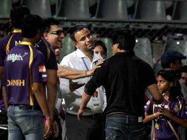 Bal Thackeray slams SRK for 'misdemeanour' Bal Thackeray slams SRK for 'misdemeanour'