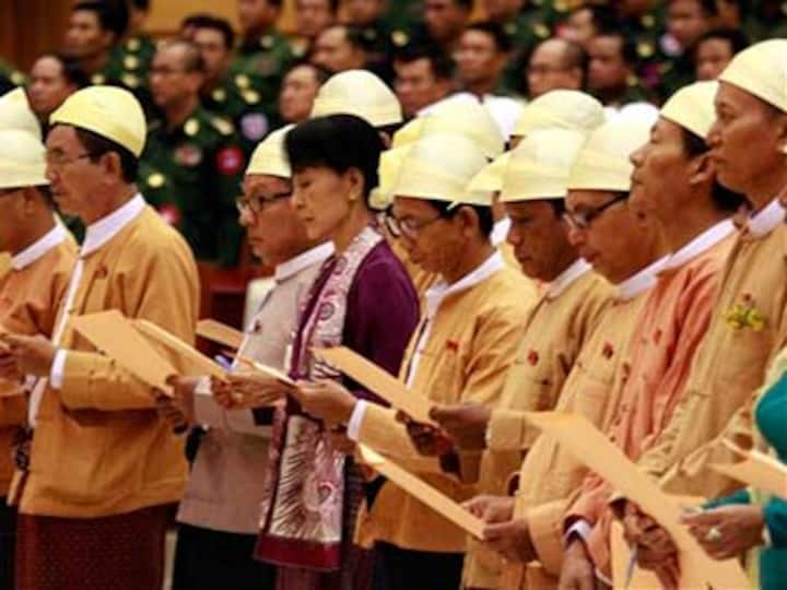 Aung San Suu Kyi takes oath in Myanmar Parliament Aung San Suu Kyi takes oath in Myanmar Parliament