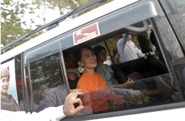 Suu Kyi set to take oath in Myanmar parliament Suu Kyi set to take oath in Myanmar parliament