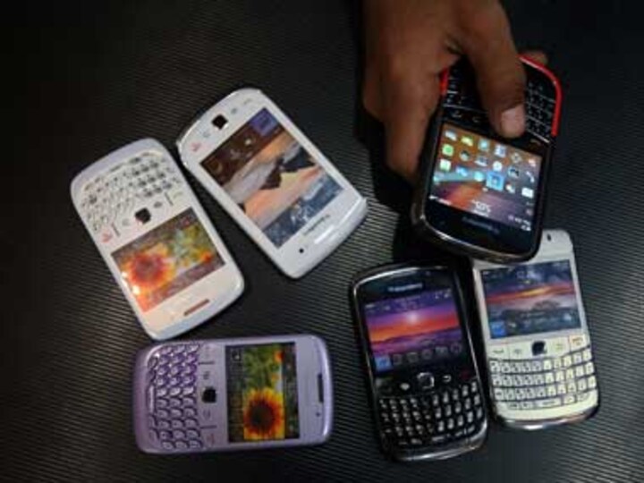 Smartphone users in India access net more than America