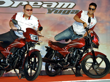 Honda launches 'Dream Yuga' for Rs 44,642, ropes in Akshay Kumar Honda launches 'Dream Yuga' for Rs 44,642, ropes in Akshay Kumar