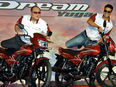 Honda vs Hero: Will you pick Dream Yuga or Splendor? Honda vs Hero: Will you pick Dream Yuga or Splendor?