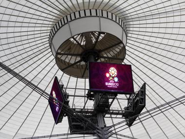 Polish opposition wants Euro 2012 final moved to Warsaw Polish opposition wants Euro 2012 final moved to Warsaw