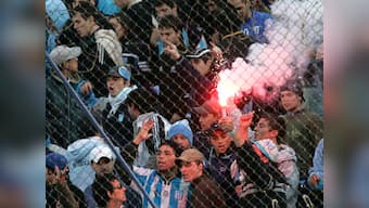 Racing Club players threatened by fans at gun-point