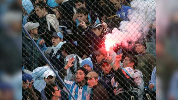 Racing Club players threatened by fans at gun-point