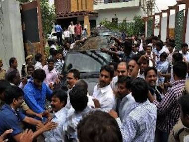 Jagan's mother blames Sonia for arrest Jagan's mother blames Sonia for arrest