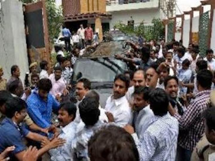 Jagan's mother blames Sonia for arrest