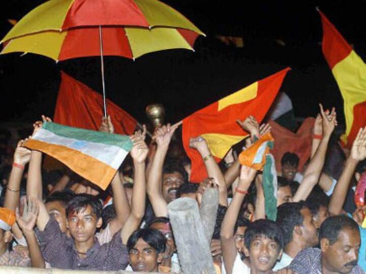 Kolkatans grab handfuls of Hope Kolkatans grab handfuls of Hope