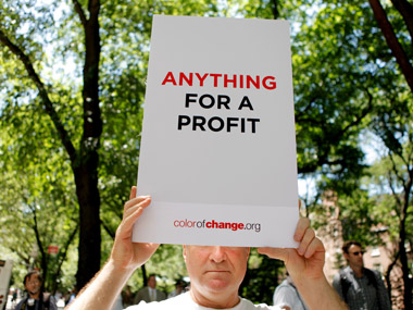 News Corp investors shrug off scandal, send shares up News Corp investors shrug off scandal, send shares up