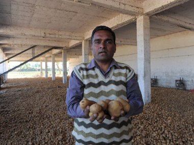 It's the middlemen again: Price of potatoes up 53%, tomatoes 33% It's the middlemen again: Price of potatoes up 53%, tomatoes 33%