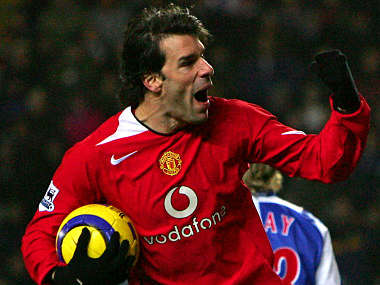 Former Man United striker Nistelrooy retires Former Man United striker Nistelrooy retires