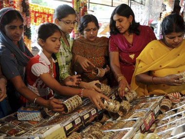 How a plunging rupee hits YOU How a plunging rupee hits YOU