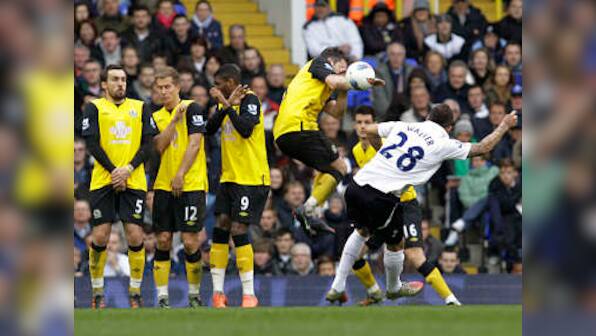 Spurs right back Walker signs new five-year contract