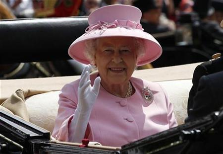 Britains Queen Elizabeth gets bumper pay rise-World News , Firstpost