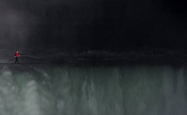 Images: Daring Nik Wallenda walks across Niagara Falls on a tightrope