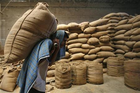 Triumph to launch Bonneville T100 in India on 18 October Triumph to launch Bonneville T100 in India on 18 October