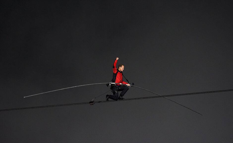Images Daring Nik Wallenda walks across Niagara Falls on a tightrope