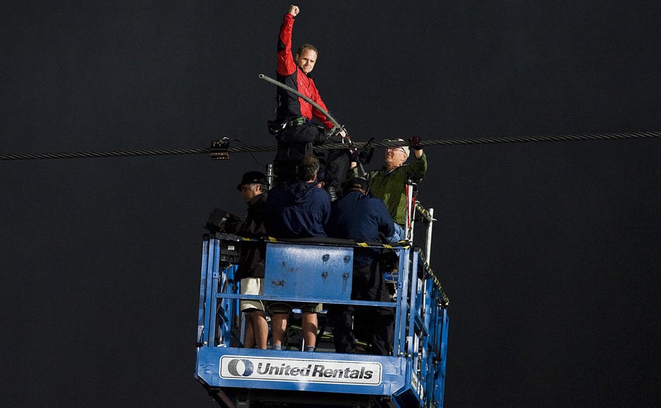 Images Daring Nik Wallenda walks across Niagara Falls on a tightrope