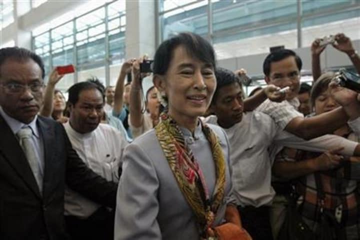 Suu Kyi kicks off Euro tour, set to steal Myanmar spotlight