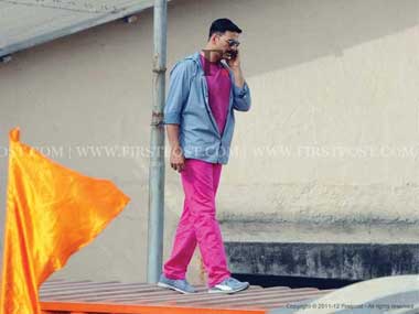 Akshay plays bike-riding Lord Krishna in 'Oh My God' Akshay plays bike-riding Lord Krishna in 'Oh My God'