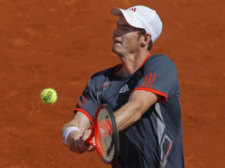 Murray moves into fourth round at French Open