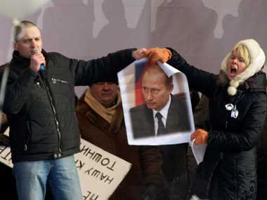 After return to presidency, Putin continues crack down on protesters After return to presidency, Putin continues crack down on protesters