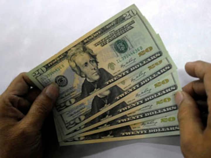 After disappointing measures, RBI resorts to selling dollars