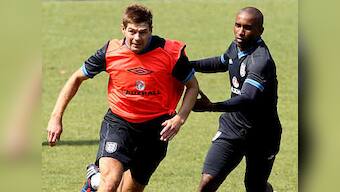 Defoe rejoins England squad after father's death