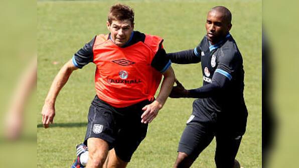 Defoe rejoins England squad after father's death