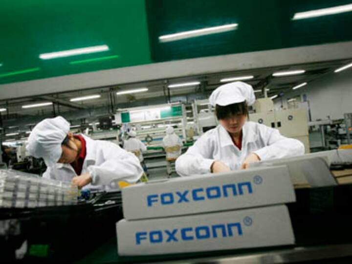 Foxconn worker in Chinese factory commits suicide 