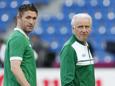 Ireland to wear black armbands against Italy Ireland to wear black armbands against Italy