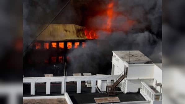 Chavan reviews situation after Mantralaya blaze