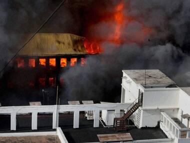 Chavan reviews situation after Mantralaya blaze
