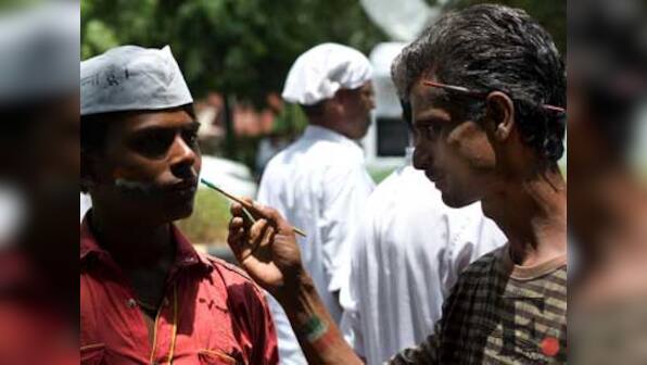 Anna, Ramdev protests: Patriotism on cheeks for Rs 5    