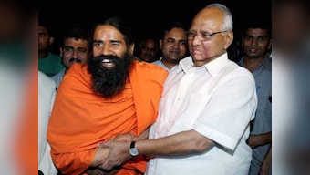 Pawar's challenge to Team Anna: File an FIR against me