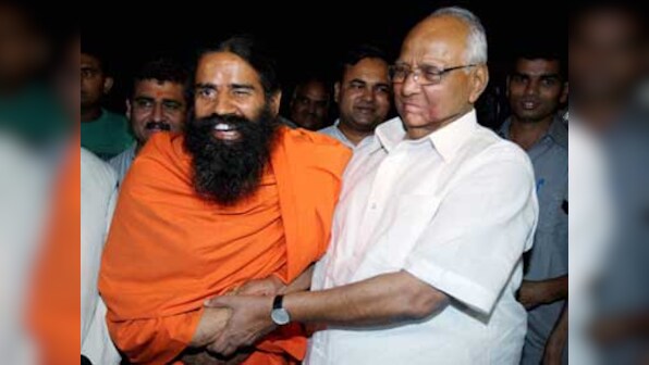 Pawar's challenge to Team Anna: File an FIR against me