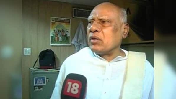 Andhra court issues summons to TN Governor Rosaiah