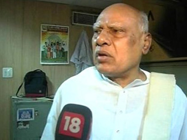 Andhra court issues summons to TN Governor Rosaiah Andhra court issues summons to TN Governor Rosaiah