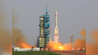 China's Shenzhou 9 docks with orbiting module