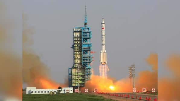 China's Shenzhou 9 docks with orbiting module
