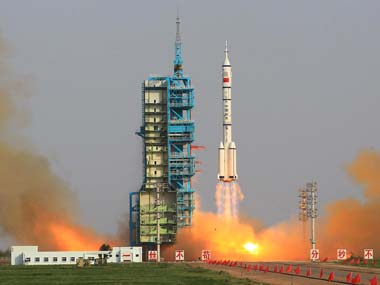 China's Shenzhou 9 docks with orbiting module China's Shenzhou 9 docks with orbiting module