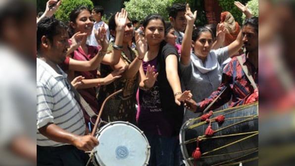 Students who pass high school in UP to get free laptops