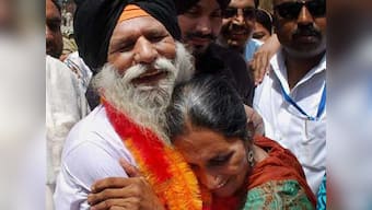 Surjeet given rousing welcome in Punjab's Phidde village