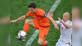 Dutch skipper Van Bommel retires from international football