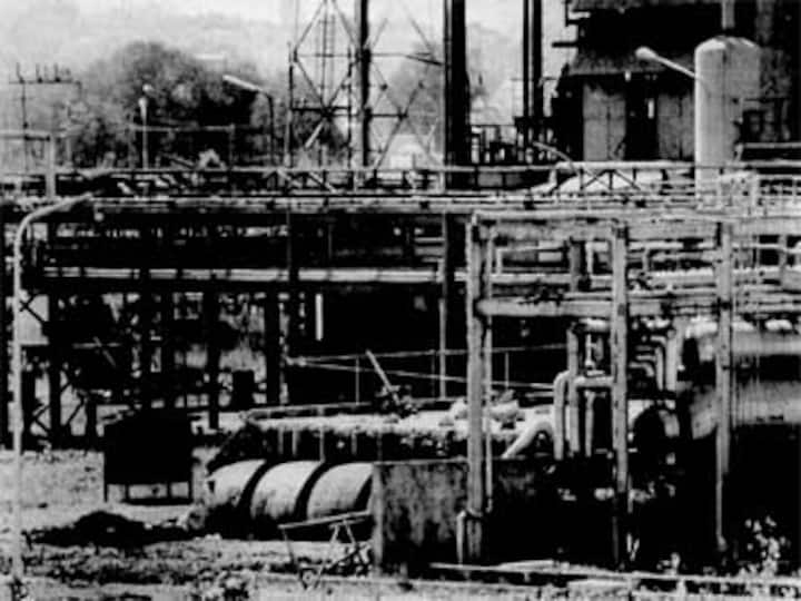 US court absolves Union Carbide of liability in Bhopal tragedy